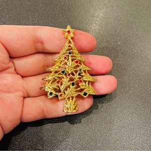 Vintage New View gold tone Christmas tree brooch pin